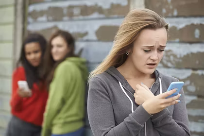 6 Ways to Deal with Online Negativity