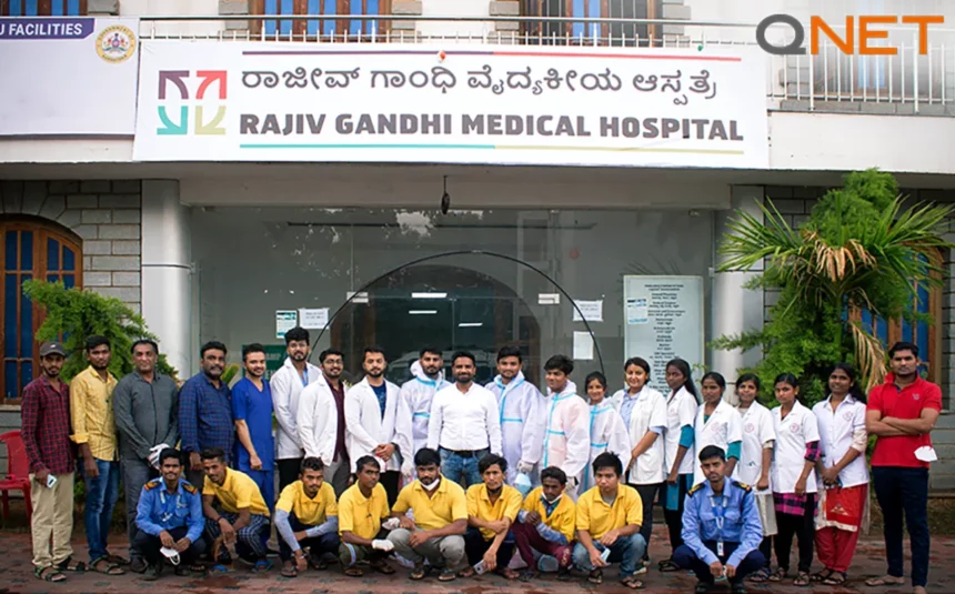 Doctors and staff standing outside Rajiv Gandhi Medical Hospital as a part of Project CoHeal by QNET India.