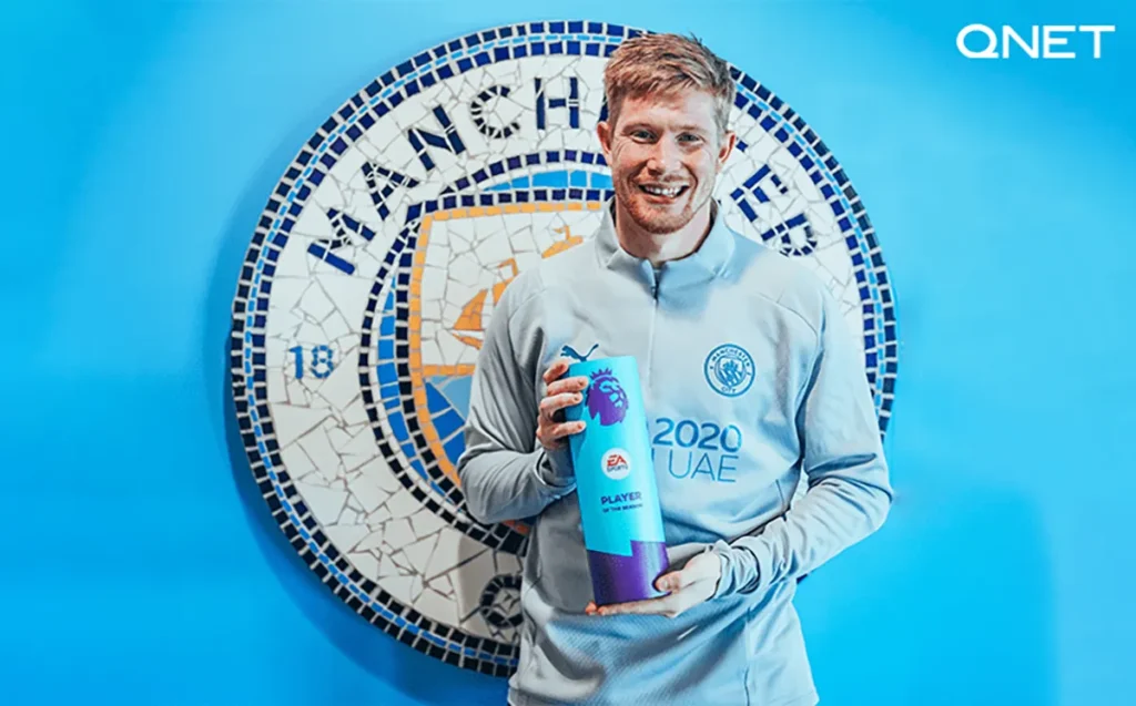 Kevin De Bruyne holding the Player of the Season trophy