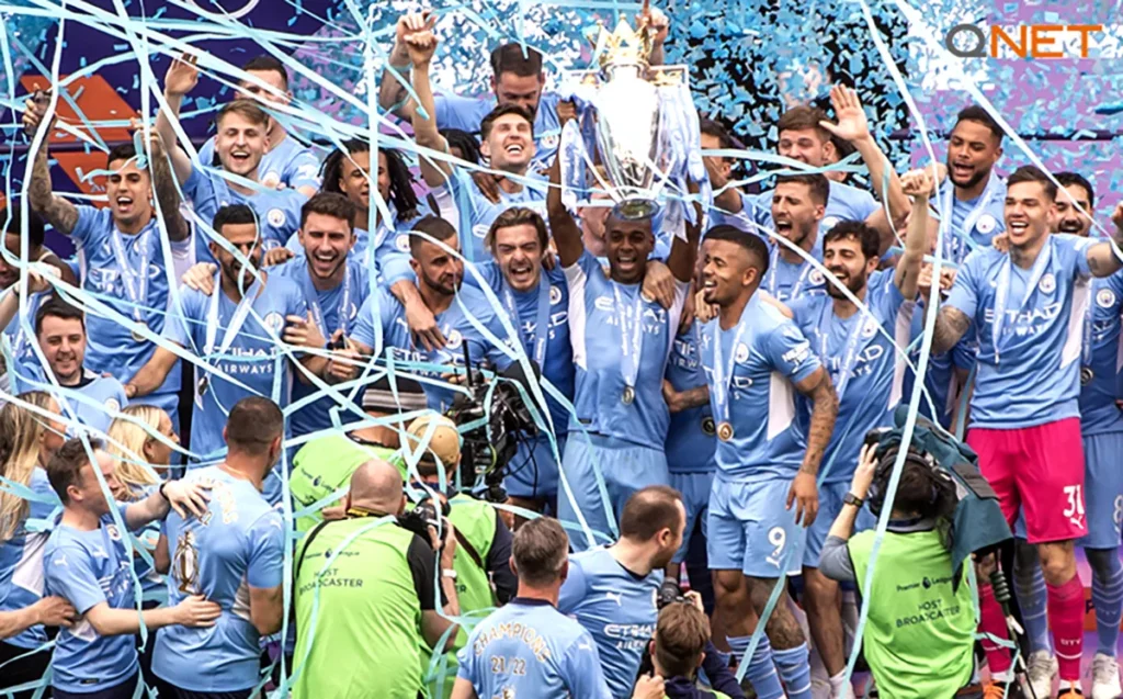 Manchester City players celebrate after winning the Premier League Title in 2021/22