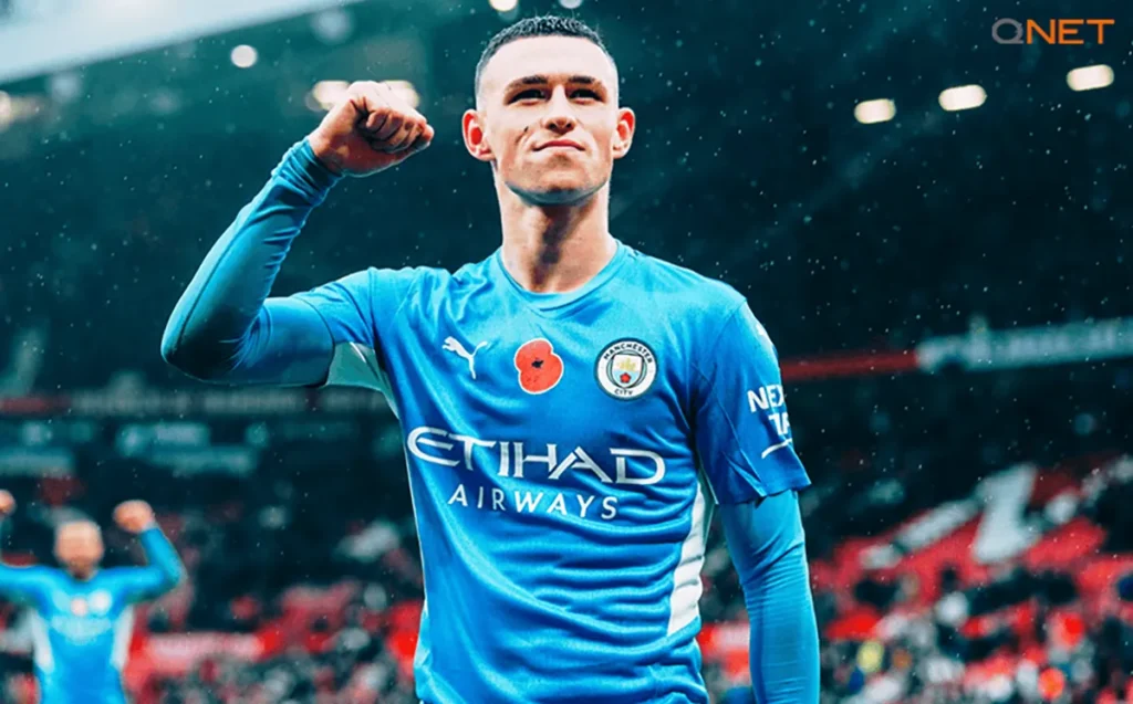 Phil Foden playing in a Premier League game in the 2021/22 season