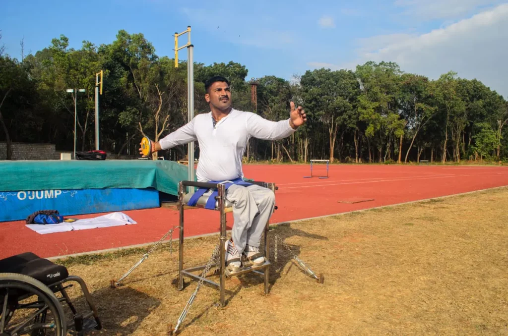 Sandesha BG throwing the discus at the 2016 Para-Atleticss Championship