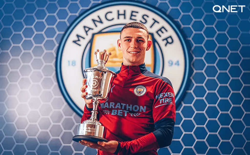 Phil Foden holding the Premier League Young Player of the Season trophy in 20202021 season