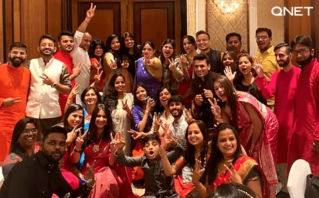 QNET Distributors enjoying the magic of VCC 2021 while taking a group picture