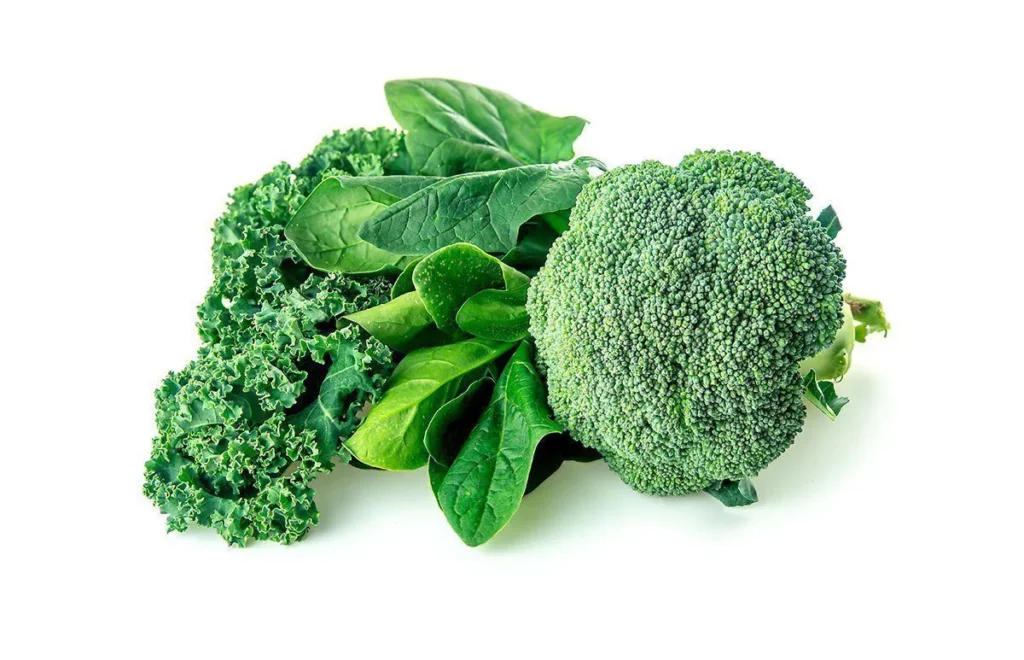 Immunity-boosting foods: an image of broccoli and spinach 