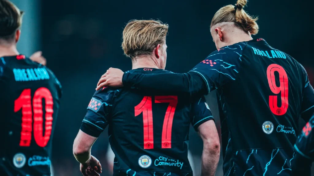Kevin De Bruyne and Erling Haaland during a Champion's League Match