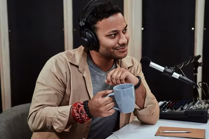 5 Must-Listen Podcasts For Every Entrepreneur | QNET India
